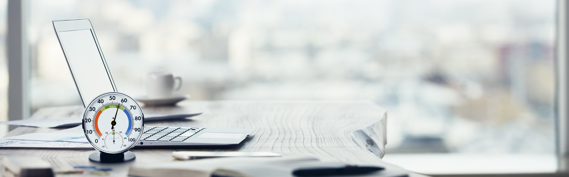 header-laptop-mit-hygrometer